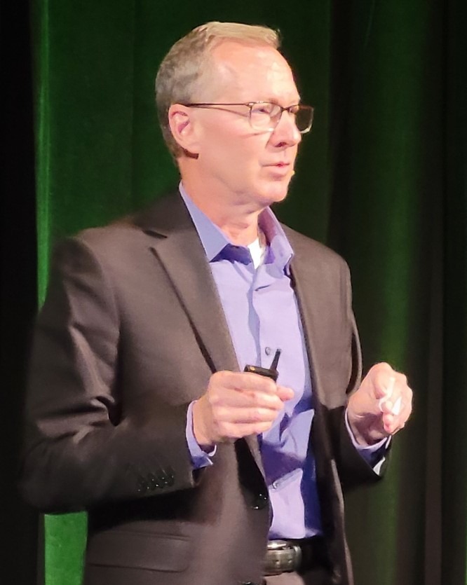 Advising Executive Leaders through Expert Conversations